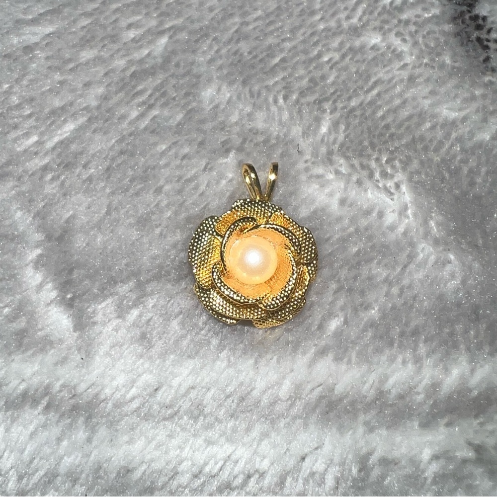 Vintage Gold Pearl Flower Pendant